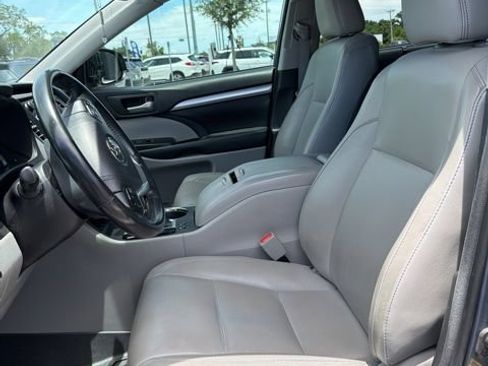 Used 2018 Toyota Highlander XLE FWD image 4