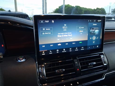 Certified 2024 Lincoln Navigator Premiere AWD/4WD image 19