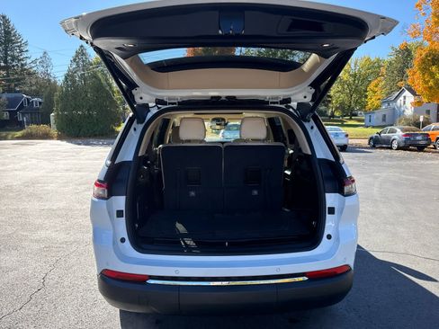 Used 2022 Jeep Grand Cherokee L Limited image 17