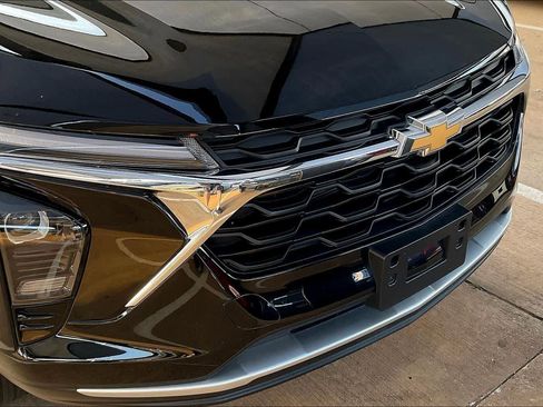 Used 2024 Chevrolet Trax LT w/ LT Convenience Package image 29