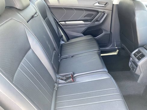 Used 2024 Volkswagen Tiguan SE AWD/4WD image 12