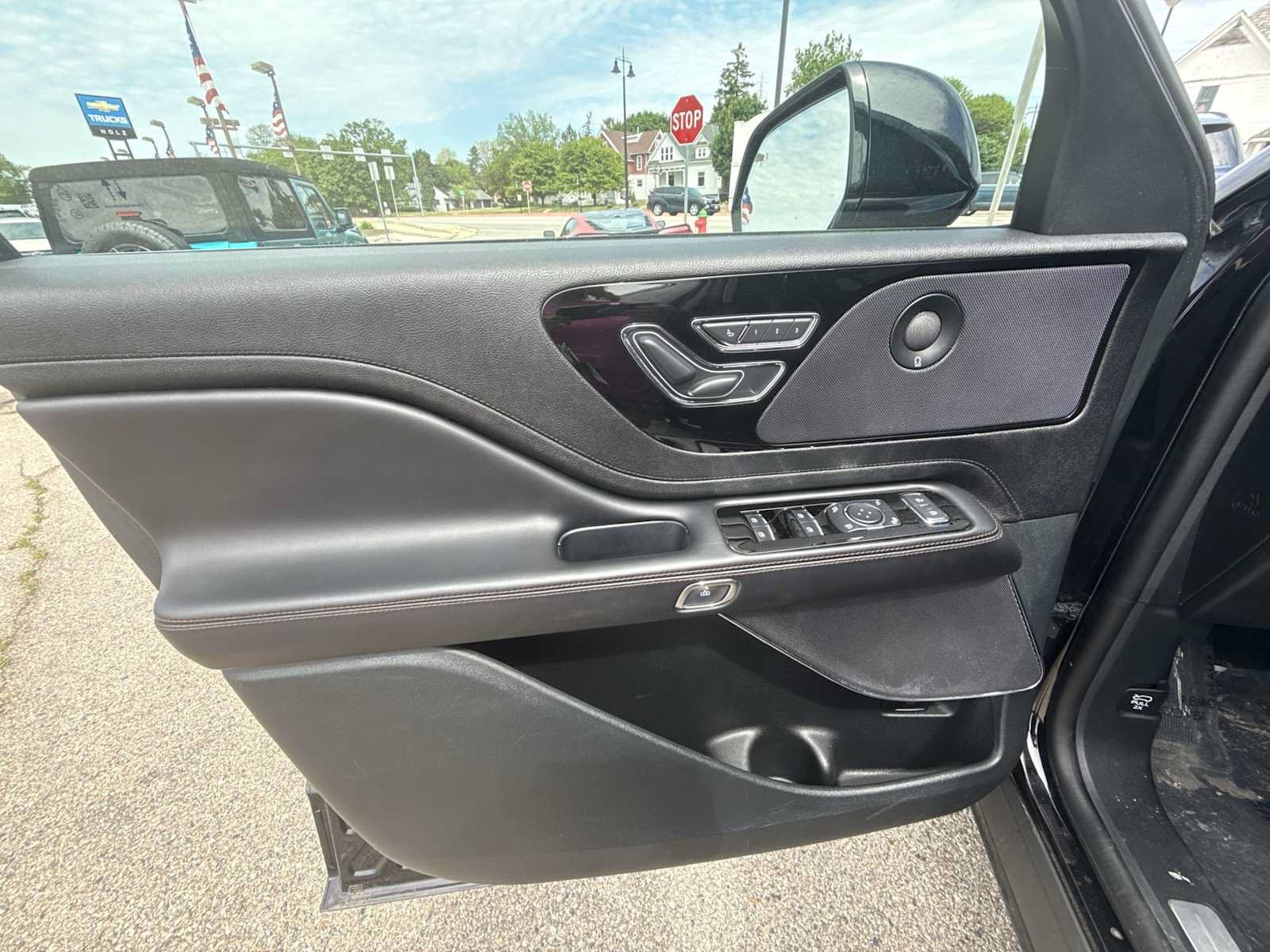 Used 2024 Lincoln Aviator Reserve AWD/4WD image 23