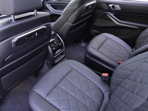 Used 2024 BMW X7 xDrive40i w/ Premium Package AWD/4WD image 35
