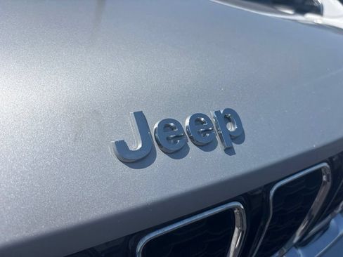 Used 2023 Jeep Grand Cherokee Limited AWD/4WD image 10