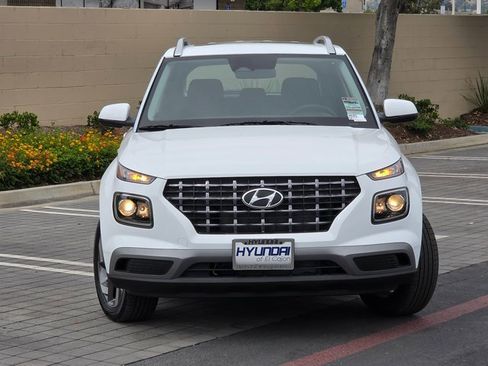 New 2025 Hyundai Venue SEL image 3