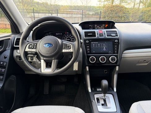 Used 2017 Subaru Forester 2.5i Premium image 16