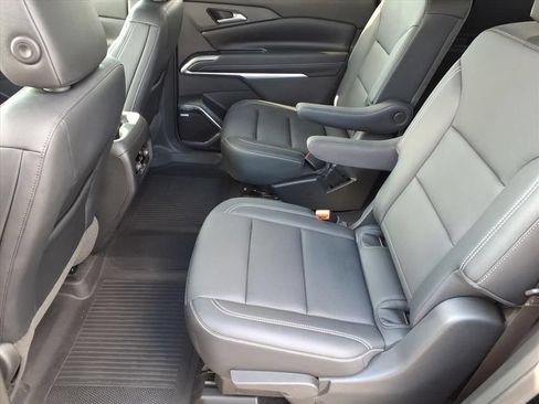 Used 2024 Chevrolet Traverse LT w/ Enhanced Driving Package AWD/4WD image 13