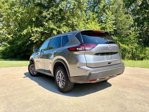 Used 2024 Nissan Rogue S AWD/4WD image 12