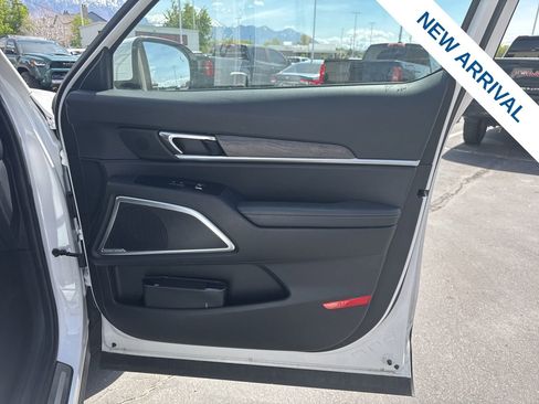 Used 2022 Kia Telluride SX w/ SX Prestige Package image 11