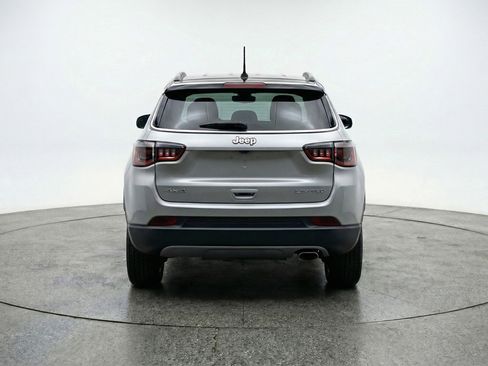 Used 2025 Jeep Compass Limited image 7