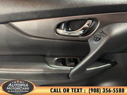 Used 2016 Nissan Rogue SV AWD/4WD image 18