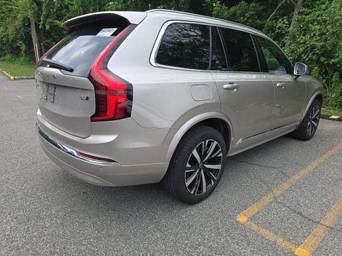 Used 2025 Volvo XC90 B5 Core AWD/4WD image 4