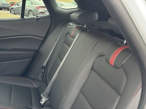 Used 2025 Chevrolet Trax RS w/ Sunroof Package FWD image 30