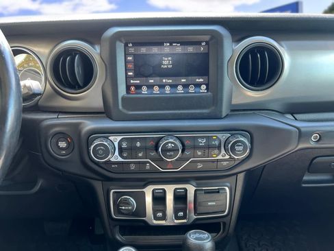 Used 2019 Jeep Wrangler Sport AWD/4WD image 22
