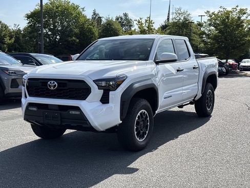 Used 2024 Toyota Tacoma TRD Off-Road AWD/4WD image 5