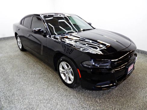 Used 2020 Dodge Charger SXT RWD image 3