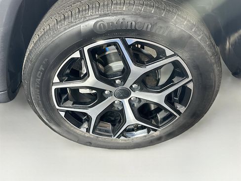 Used 2025 Jeep Compass Limited image 11