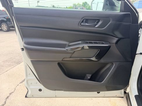 Used 2023 Nissan Pathfinder S AWD/4WD image 24