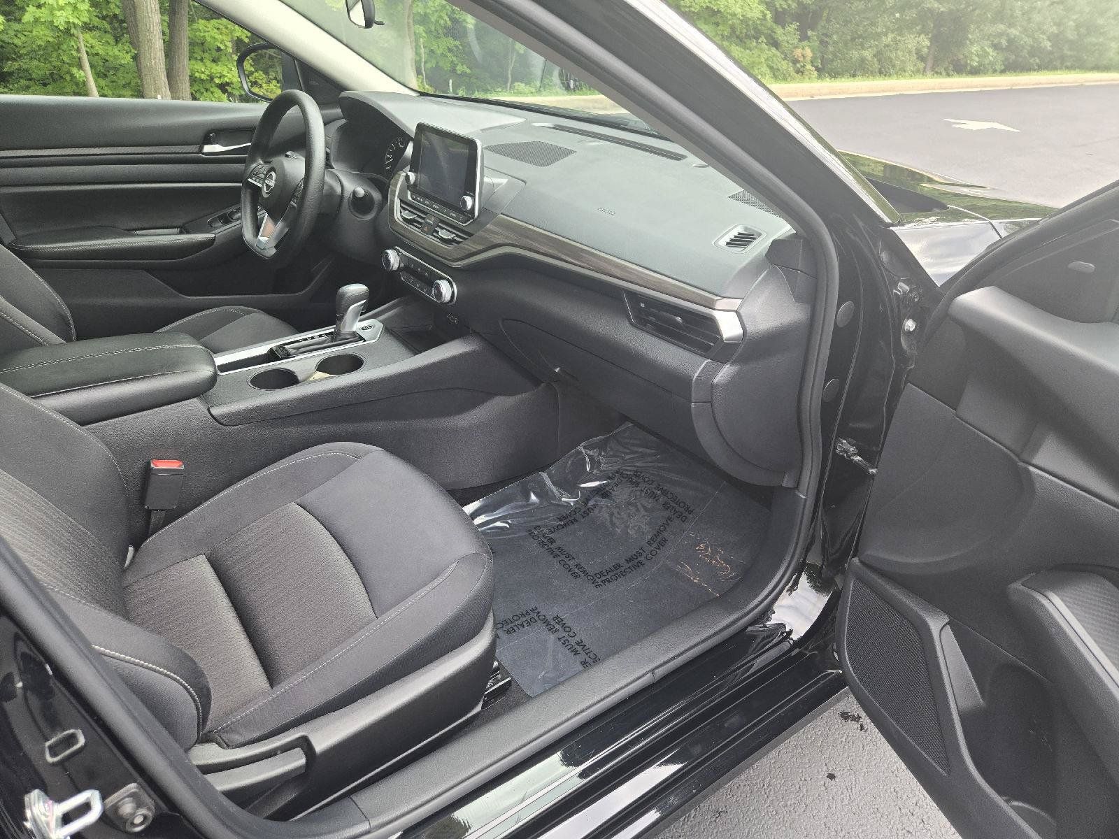 Used 2025 Nissan Altima 2.5 SV FWD image 22