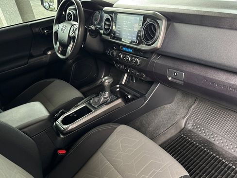 Used 2021 Toyota Tacoma TRD Sport w/ Technology Package AWD/4WD image 17