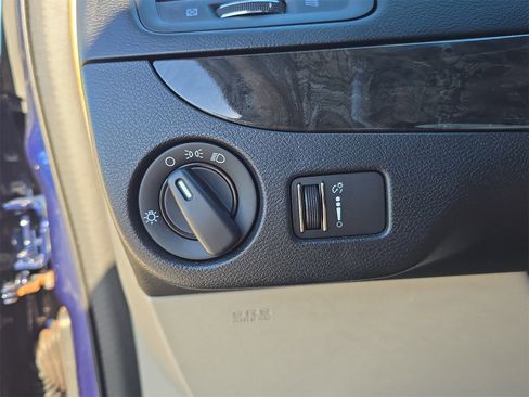 Used 2012 Dodge Grand Caravan SE image 17