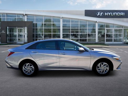 New 2026 Hyundai Elantra Blue image 9