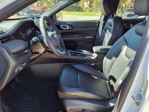 New 2026 Jeep Compass Limited image 12