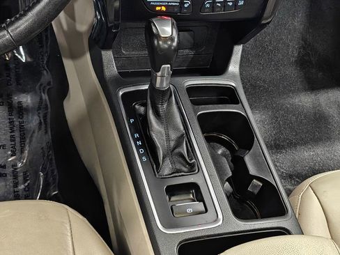 Used 2017 Ford Escape Titanium w/ Equipment Group 301A AWD/4WD image 11