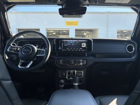 Used 2024 Jeep Wrangler High Altitude AWD/4WD image 18