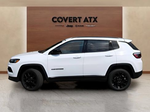 Used 2026 Jeep Compass Latitude AWD/4WD image 2