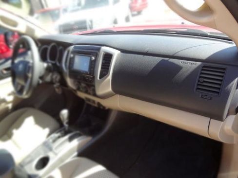 Used 2014 Toyota Tacoma PreRunner w/ SR5 Package image 16