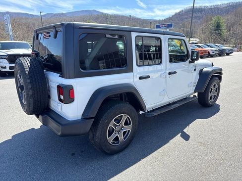 Used 2018 Jeep Wrangler Unlimited Sport S image 4