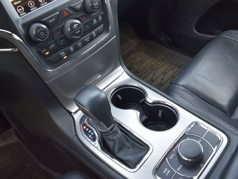 Used 2018 Jeep Grand Cherokee Limited AWD/4WD image 13