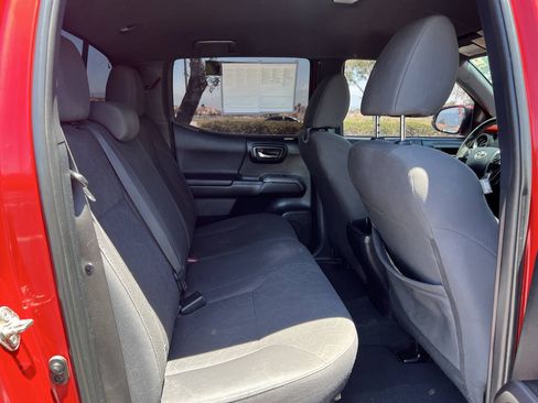 Used 2017 Toyota Tacoma TRD Sport AWD/4WD image 34