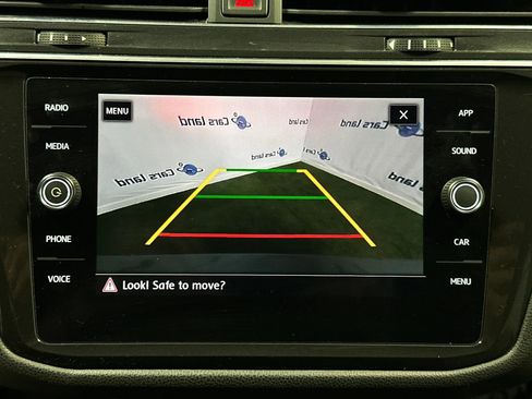 Used 2018 Volkswagen Tiguan SE image 45