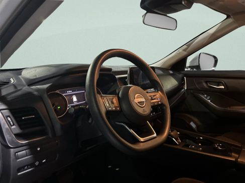 Used 2024 Nissan Rogue SV image 24