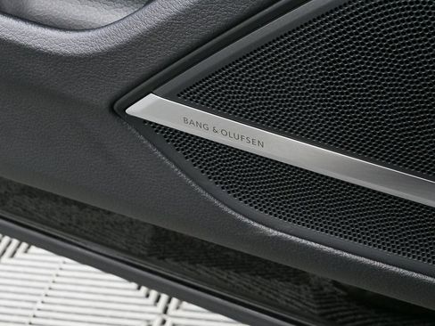 Used 2023 Audi A8 L 3.0T w/ Comfort Plus Package image 7