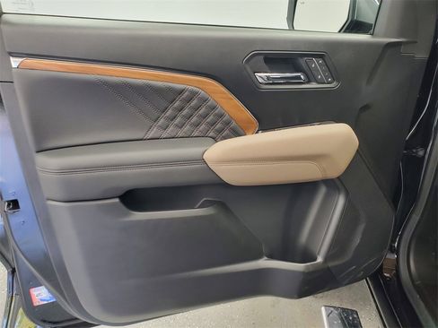 New 2026 GMC Canyon Denali image 8