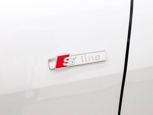 Used 2025 Audi Q4 e-tron Premium Plus w/ Premium Plus image 51