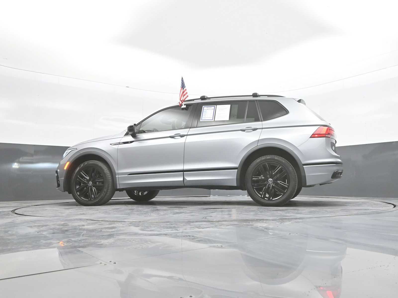Used 2022 Volkswagen Tiguan SE R-Line AWD/4WD image 45