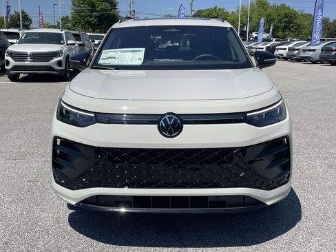 New 2026 Volkswagen Tiguan SE R-Line FWD image 2