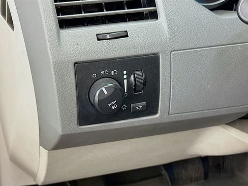 Used 2009 Dodge Grand Caravan SXT FWD image 17