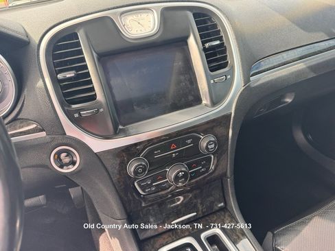 Used 2020 Chrysler 300 Limited RWD image 25