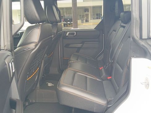 Used 2024 Ford Bronco Badlands image 10