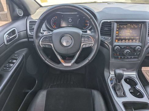 Used 2017 Jeep Grand Cherokee Altitude image 16