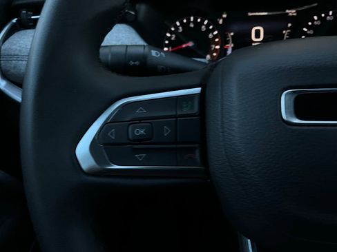 Used 2025 Jeep Compass Latitude image 34