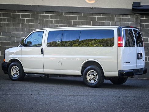 Used 2017 Chevrolet Express 2500 LS RWD image 4