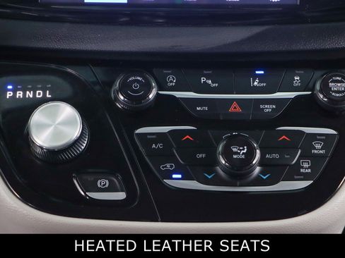 Used 2024 Chrysler Pacifica Touring-L FWD image 20