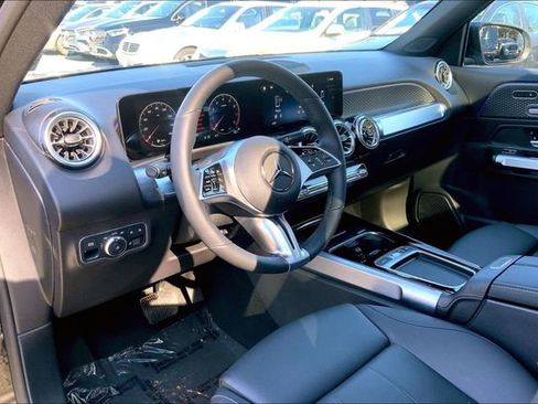 Used 2025 Mercedes-Benz GLB 250 4MATIC image 14