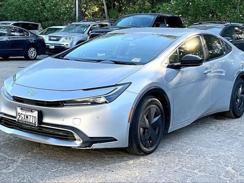 Used 2023 Toyota Prius Prime FWD image 3